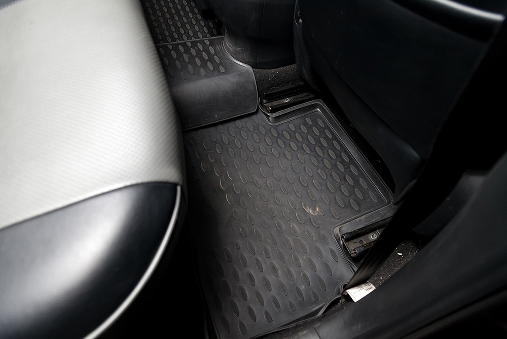 Fitted floor mats. Photo ID 171753065 © Aleksandr Kondratov | Dreamstime.com